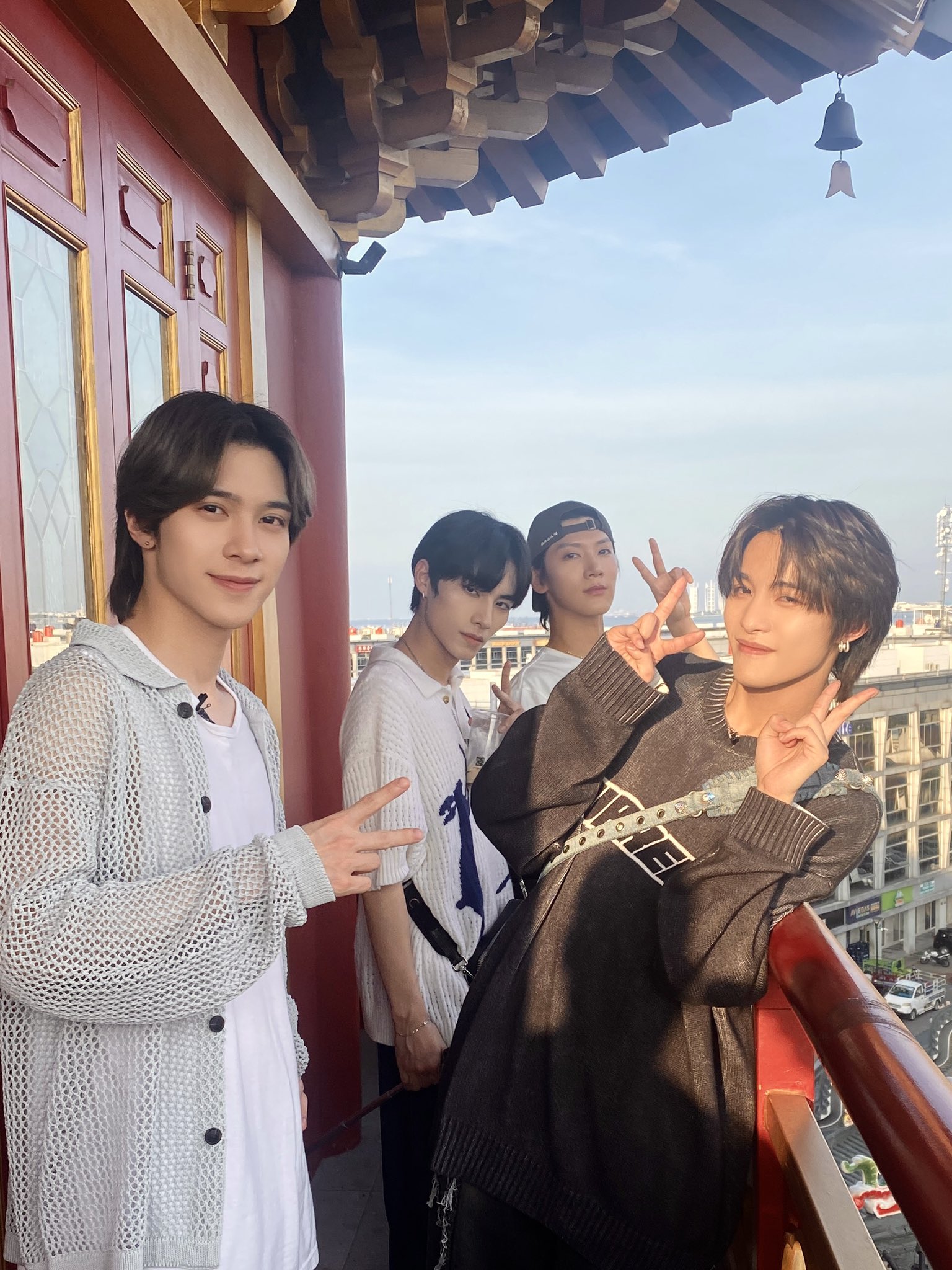 FwJBJrzagAEz-VC?format=jpg&name=large