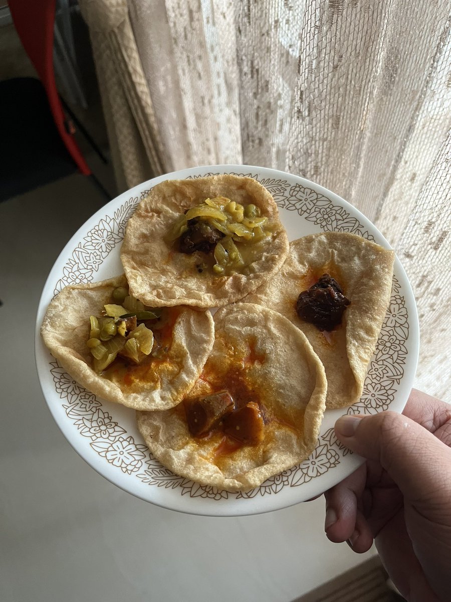 anoopkam's tweet photo. I’m a fan of this breakfast now 😇

#breakfast #Pooris #indianfood #pickles #wheat #streetfood #home #homemade #sunkissed #Food #foodlover https://t.co/oYAamKsZPo
