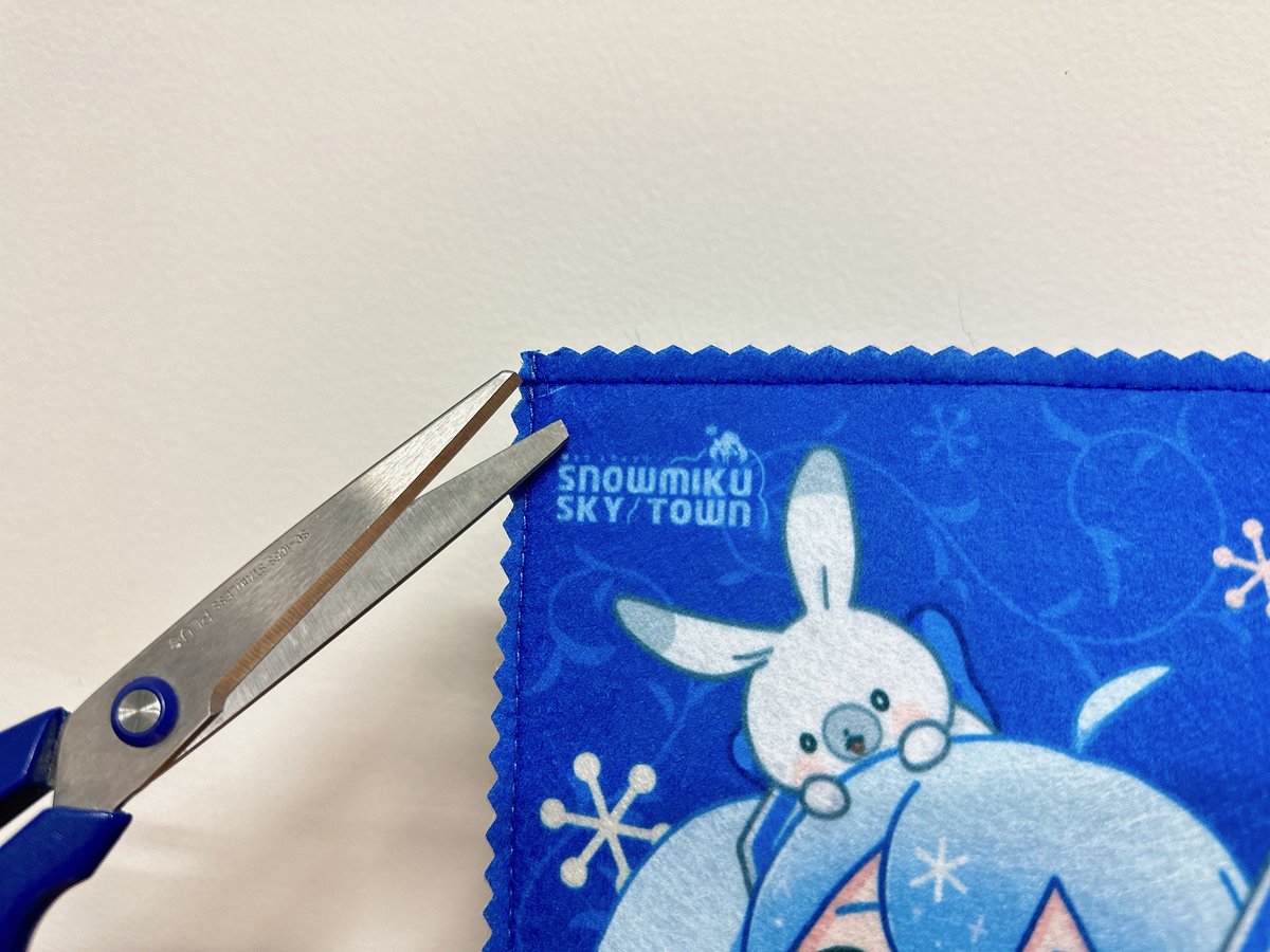 まずは糸を切りやすいハサミをご用意くださいうさ。布を切らないように