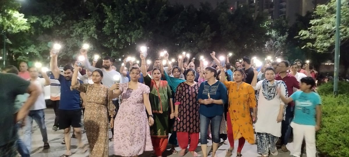 Village1Eco's tweet photo. 15 मई 2023 23वां दिन
सुपरटेक इकोविलेज़-1, शान्तिपूर्ण सर्वजन आन्दोलन
शान्तिपूर्ण जन-आंदोलन जारी है, जनसैलाब बनता जाएगा, बढ़ता जाएगा ! जनता जनार्दन ज़िंदाबाद, हौंसले और धैर्य को प्रणाम और सलाम 🙏
शांतिपूर्ण आंदोलन चलता रहेगा, बढ़ता रहेगा #andolan_ev1 https://t.co/mWkPI9MpVC