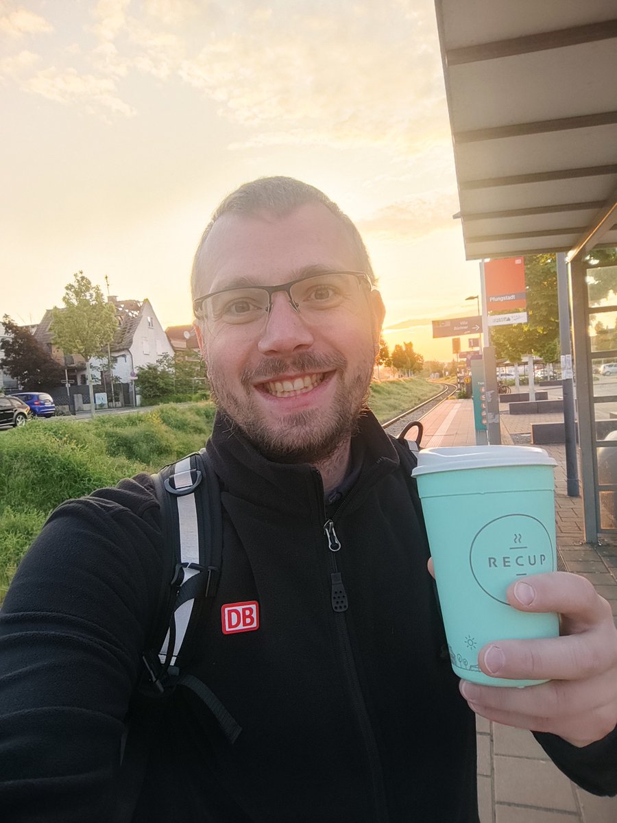 cr4ckl1n's tweet photo. Kurz nach 6 Uhr, Frisur sitzt, Kaffee in der Hand, auf geht's nach #KKDB zur Fachbesprechung und ab morgen dann #gesamtmeeting HD.L 3 @dbtraining am #KKDF 💪🏻😎 https://t.co/Q2SQUs8kGb