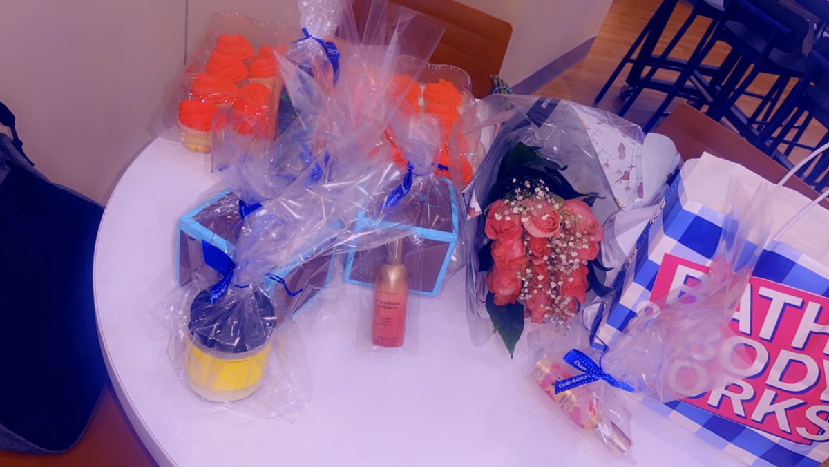 Doneishaaaaaa's tweet photo. I really enjoyed my mothers day i brung gifts for my front of the house employees with candles cupcakes, flowers and body sprays 🌸❤️ #BestSupervisor💅🏾 https://t.co/QuIcWfiNGp