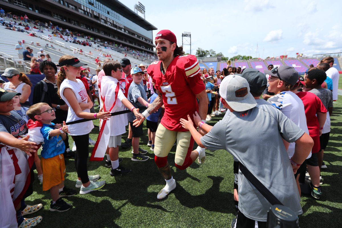 UFLStallions's tweet image. Experience pro football like you never have before ‼️  

Sign up here for USFL onfield experiences: cloud.esp.theusfl.com/group-tickets