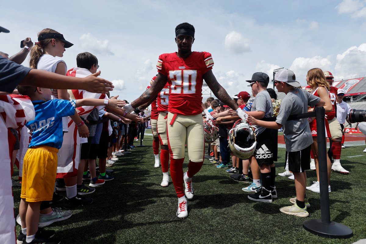 UFLStallions's tweet image. Experience pro football like you never have before ‼️  

Sign up here for USFL onfield experiences: cloud.esp.theusfl.com/group-tickets