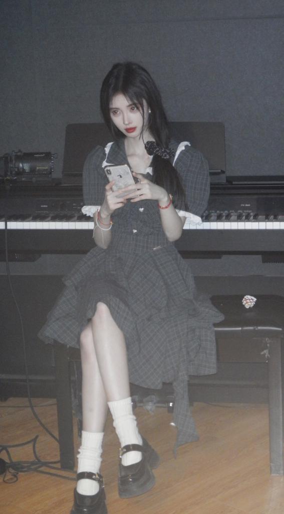 jutangarine's tweet photo. [051523]

#JuJingyi Personal Studio Weibo Update

"The recording highlight pictures has dropped, let’s welcome the new week full of energy."🖤🎹

🔗https://t.co/z21FL1ALGf? https://t.co/wPkQqpxpeF