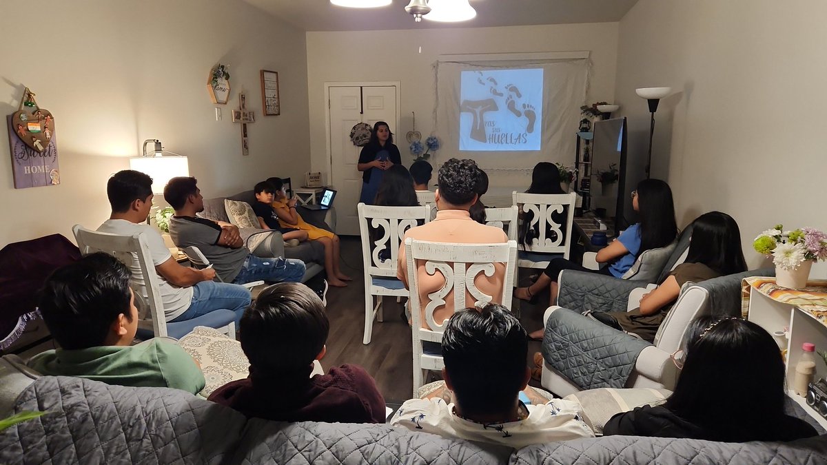 bellyjeff's tweet photo. La mejor manera de hacer #evangelismo #GruposPequeños #GrandesBendiciones #DistritoNortedePhoenix #AZConference 🙌🙏👍 https://t.co/5tdzFPleEu