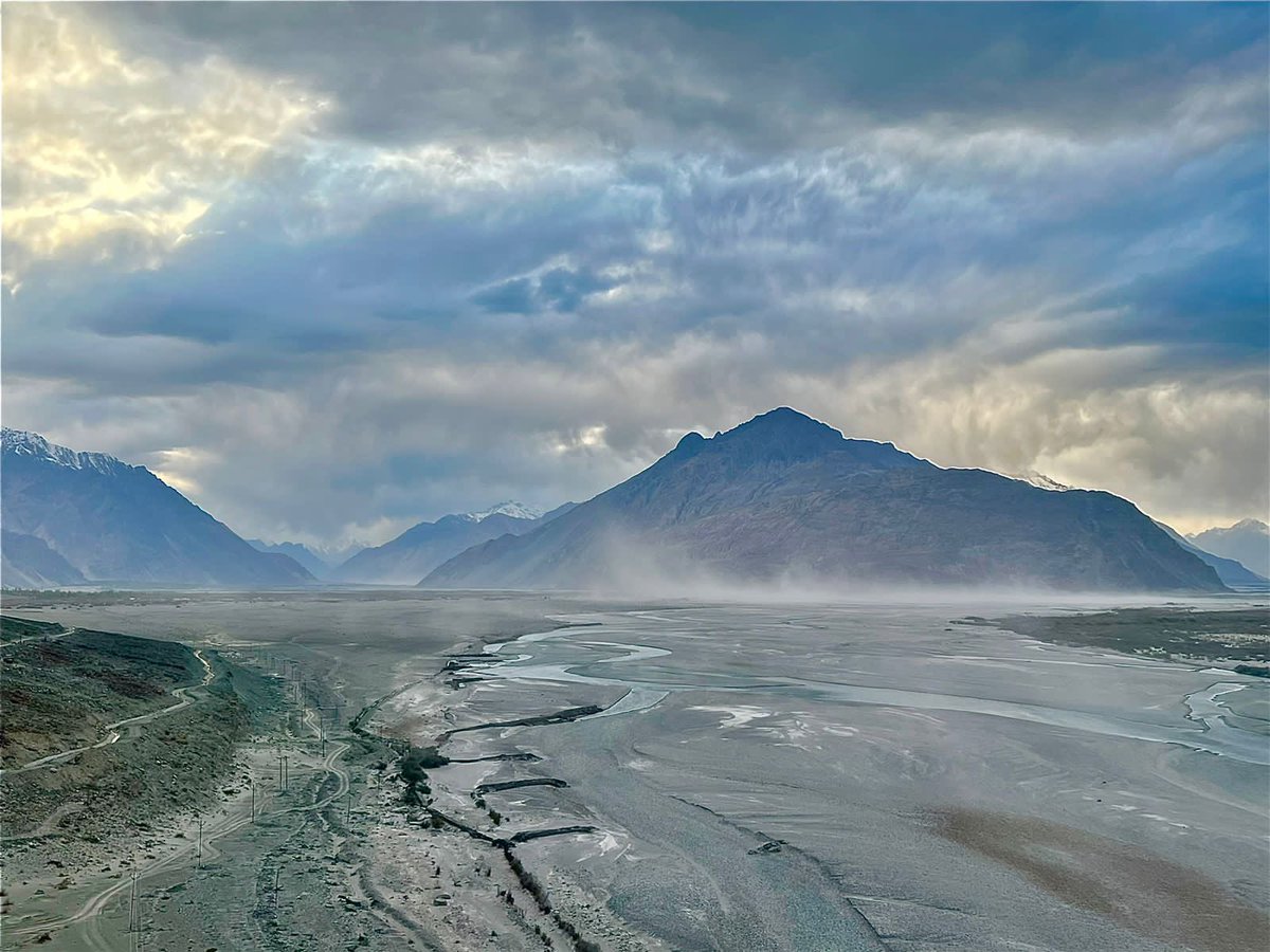 Ansh_Uppal's tweet photo. Spellbound with the colours of nature #Nubra #gorgeousview 😍 https://t.co/z1MuxXZxqs
