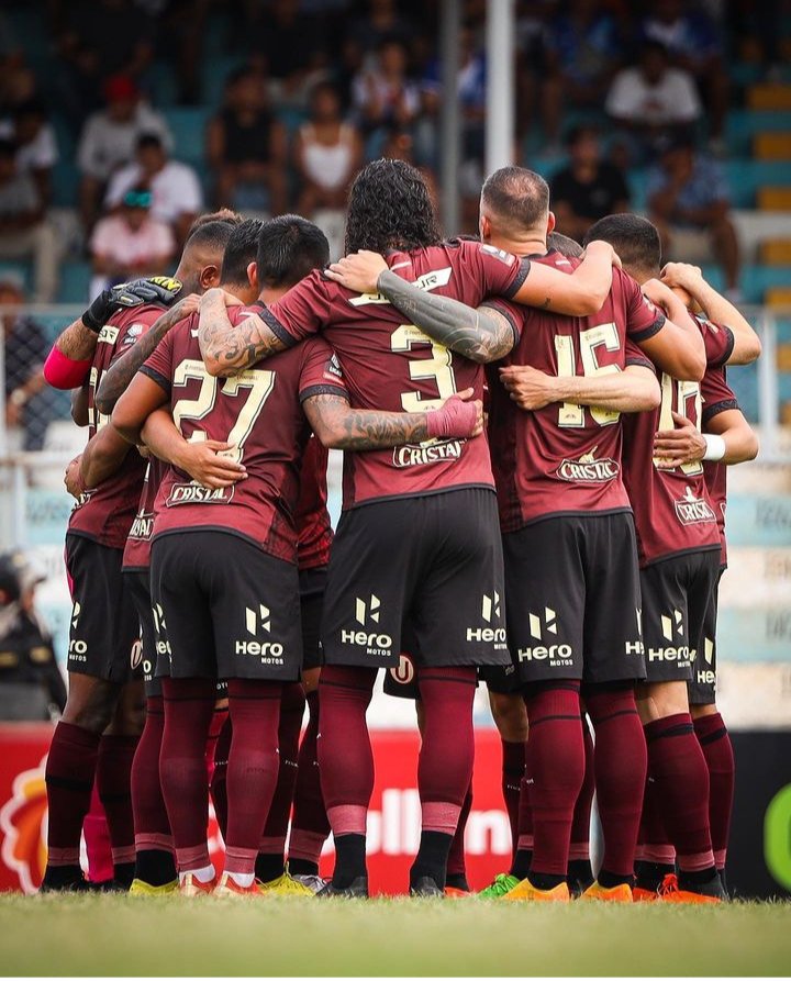 RitshardDyaz's tweet photo. En las derrotas es cuando el hincha debe demostrar de qué está hecho. Fuera del arbitraje horroroso y sospechoso, el campeonato no está definido.

Para salir campeones, hay que llegar con el mismo ritmo hasta fin de año. Todos juntos, en las canchas y en las tribunas. https://t.co/NnkoqbBDzK