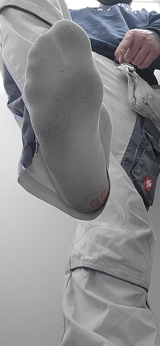 Ger_Monarch's tweet photo. Der Wochenstart ist dem Boss zu Füße zu legen! Mehr gibt es dazu nicht zu sagen du kleines Opfer!
#cashmaster #workerfeets #alphafeets #findom #dirtyfeets #malefeets #paypig #HumanATM #footslave #footpic https://t.co/GCho3daHX7