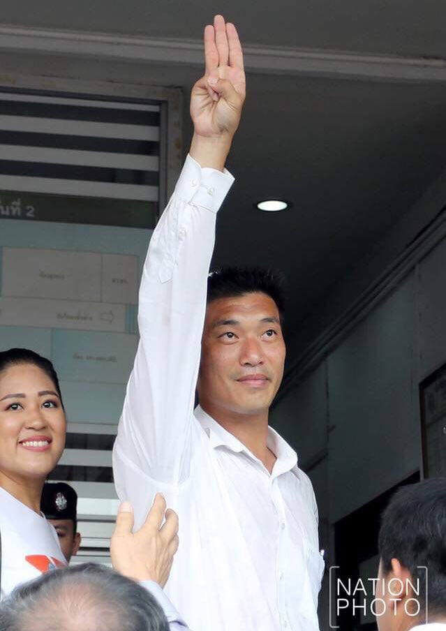 Heartly10678743's tweet image. เห็นหลายคนมองว่าเลือกก้าวไกลเพราะกระแสแต่เราคือหนึ่งในคนที่เลือกก้าวไกลและเพราะธนาธรตลอดสี่ปีที่ผ่านมาเห็นการทำงานของอุดมการณ์ที่สู้เพื่อประชาธิปไตยแกชั้นยังจำวันที่ธนาธรโดนไล่ออกสภาได้เลยยังฝังใจและรอวันที่ชัยชนะเป็นของเขาเลยนะไม่ใช่เพียงกระแสอ่ะ 
#เลือกตั้ง66 
#นายกคนที่30