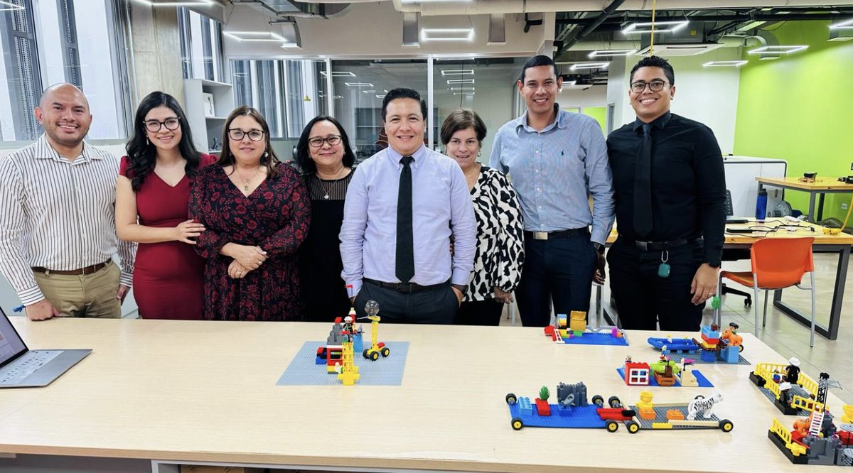 ¡La creatividad e innovación nunca paran en @UNITEC_hn! La semana pasada, utilizamos la metodología #LegoSeriousPlay para conceptualizar un nuevo proyecto. ¡Construimos modelos individuales y finalizamos con un modelo compartido!

#EducaciónSuperior #Negocios #LSP #Innovación