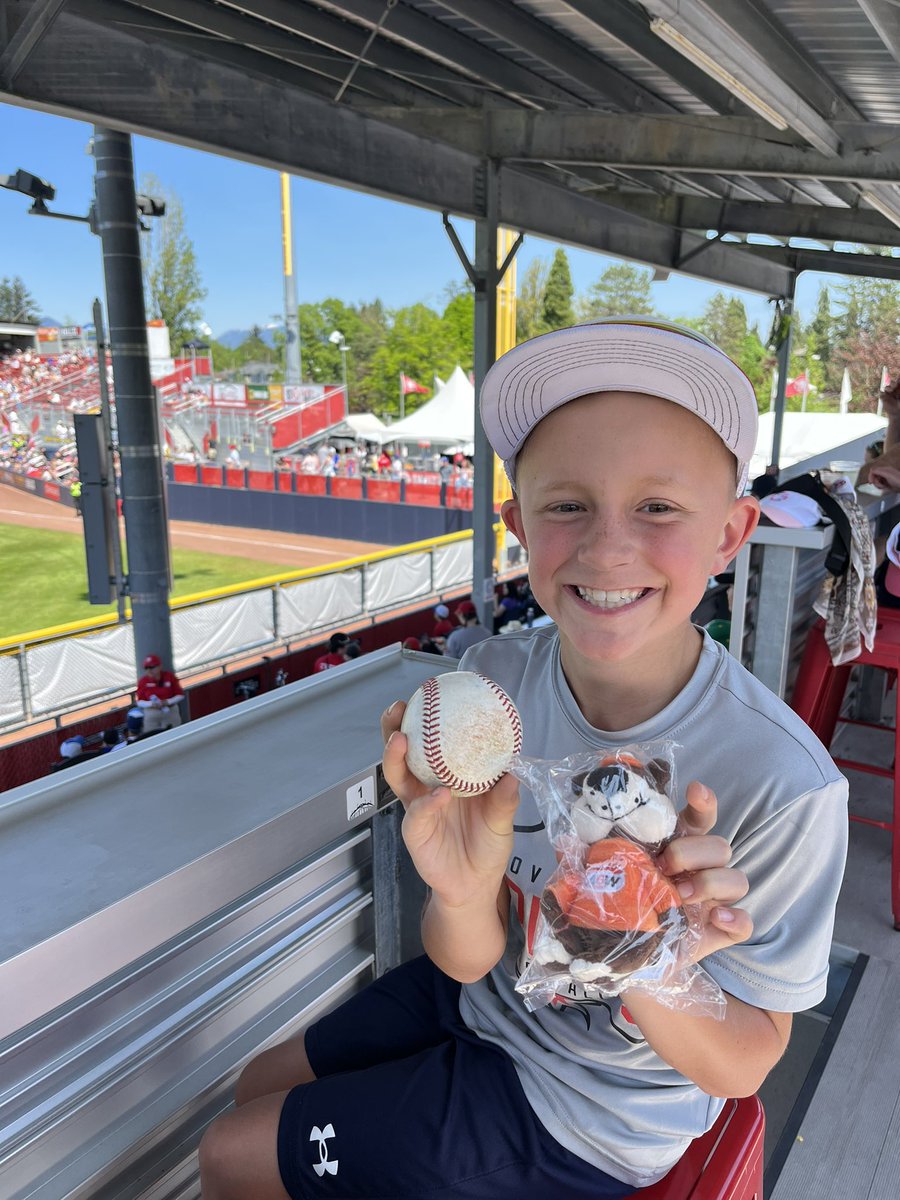 Fun day #AtTheNat ! Already looking forward to the next one @vancanadians ⚾️🍻always class acts for my boys 🙏