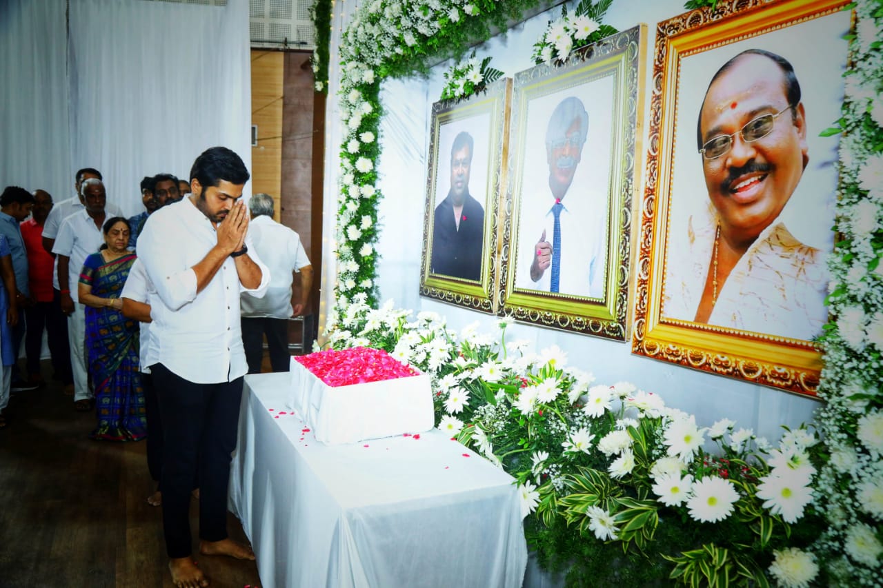 Details 139+ flower decoration for death anniversary seven.edu.vn