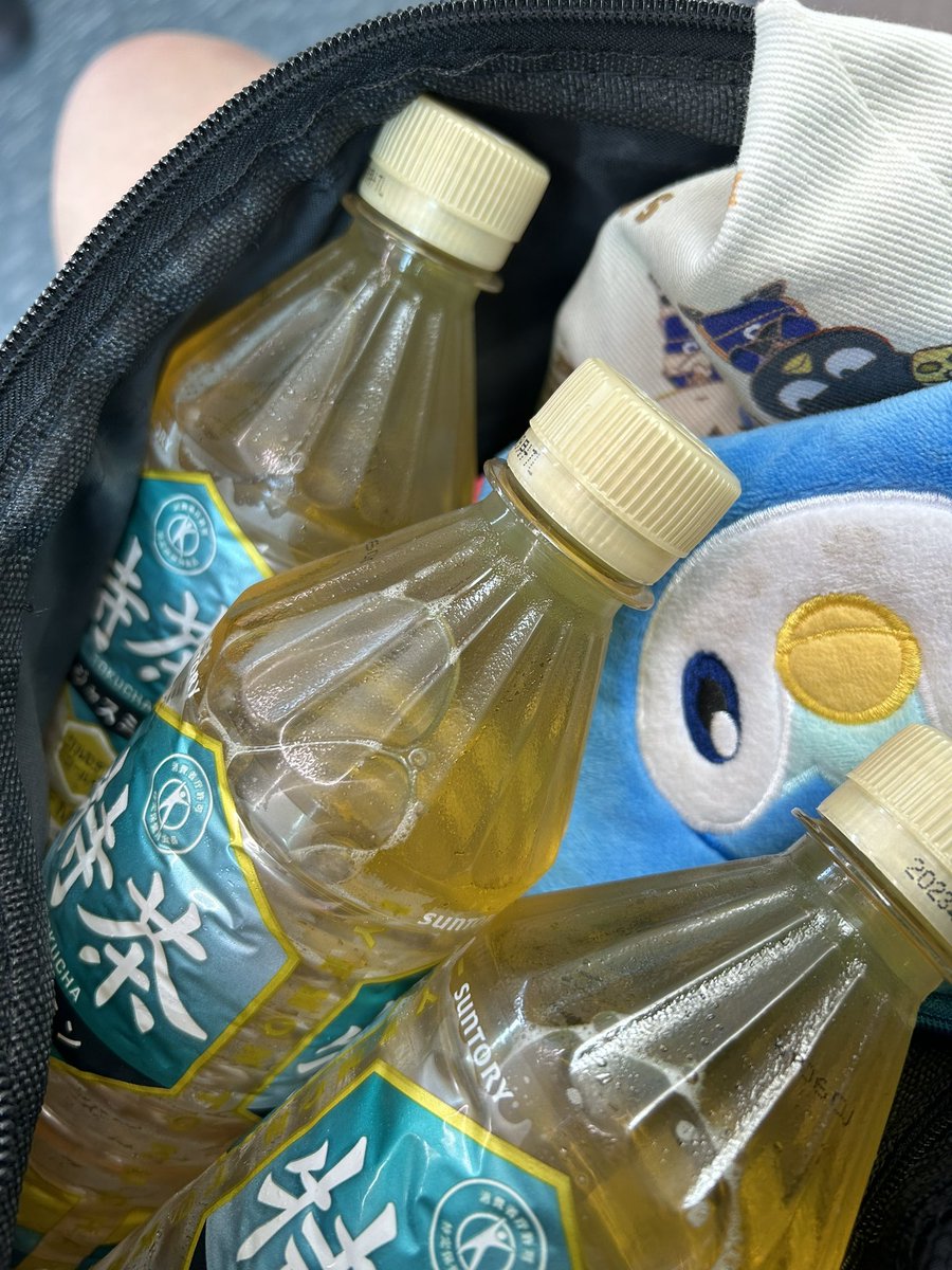 ペプシのボタン押したら特茶でてきた🦭
コーラなんか飲まんと痩せろってこたでちゅか？？アドバイスありがとう。