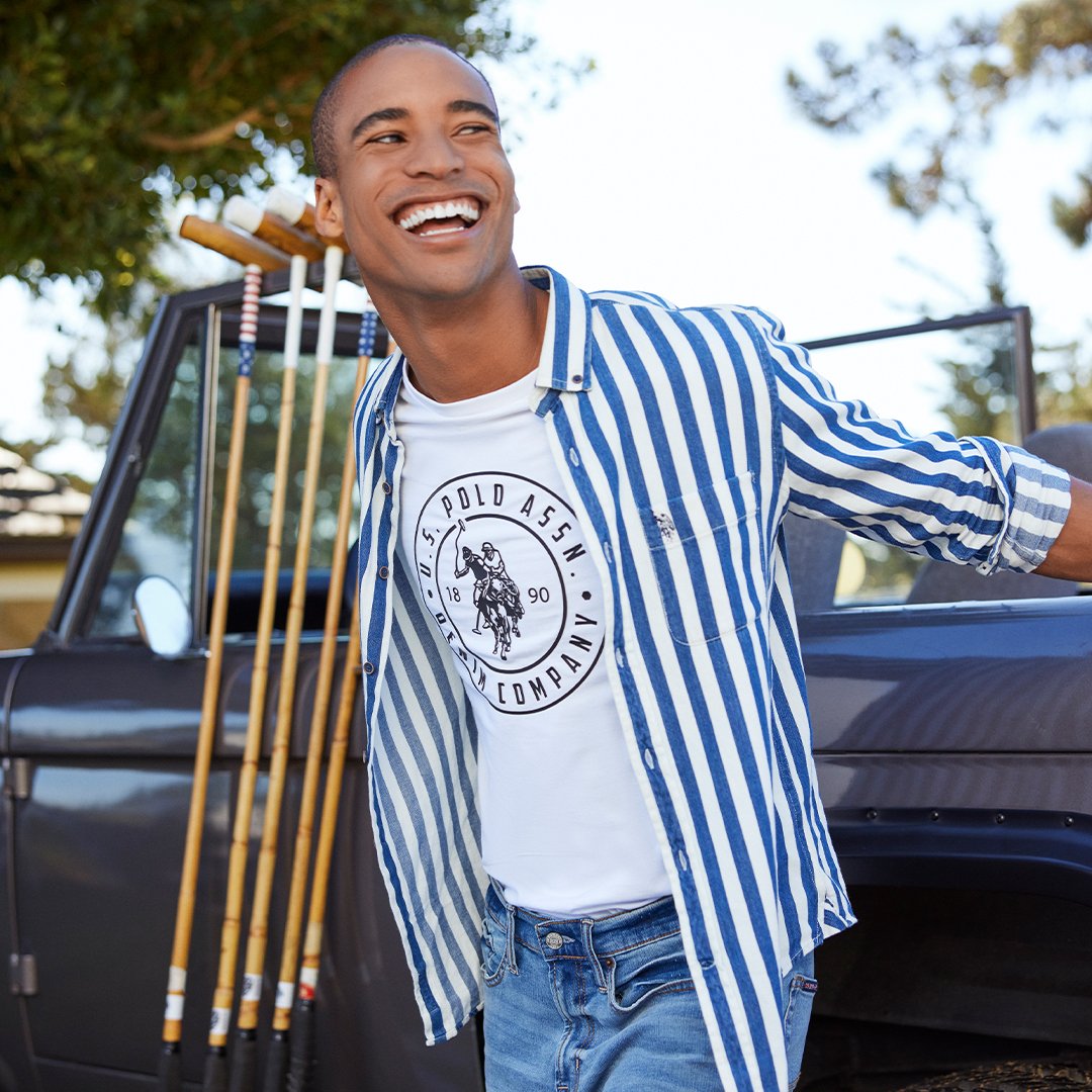 shoppersstop's tweet photo. Graphic and Carrier Print Tees are back in style!
πAdd to cart if you're all for carrier tees like this one. Team it with a buttoned down shirt & classic blue jeans from @USPoloAssnIn π
Shop at the #DenimDestination In-store and online: https://t.co/uTNhal4QEz
#ShoppersStop https://t.co/VgEq7PLbHY