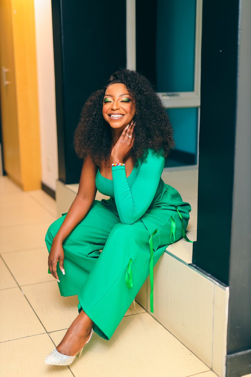 KhutsoTheledi's tweet photo. Another day, another blessing!

What is spiritually yours, can't physically be taken. They can't starve someone that God is feeding! 

You are greatly blessed.
Highly favored.
Deeply loved. 

Your setback might have amused them, but your comeback is going to confuse them. Don’t get distracted this winning season!

9AM-12PM #AHiFambeni Let's #BreakAwayWithKhutsoTheledi @METROFMSA
