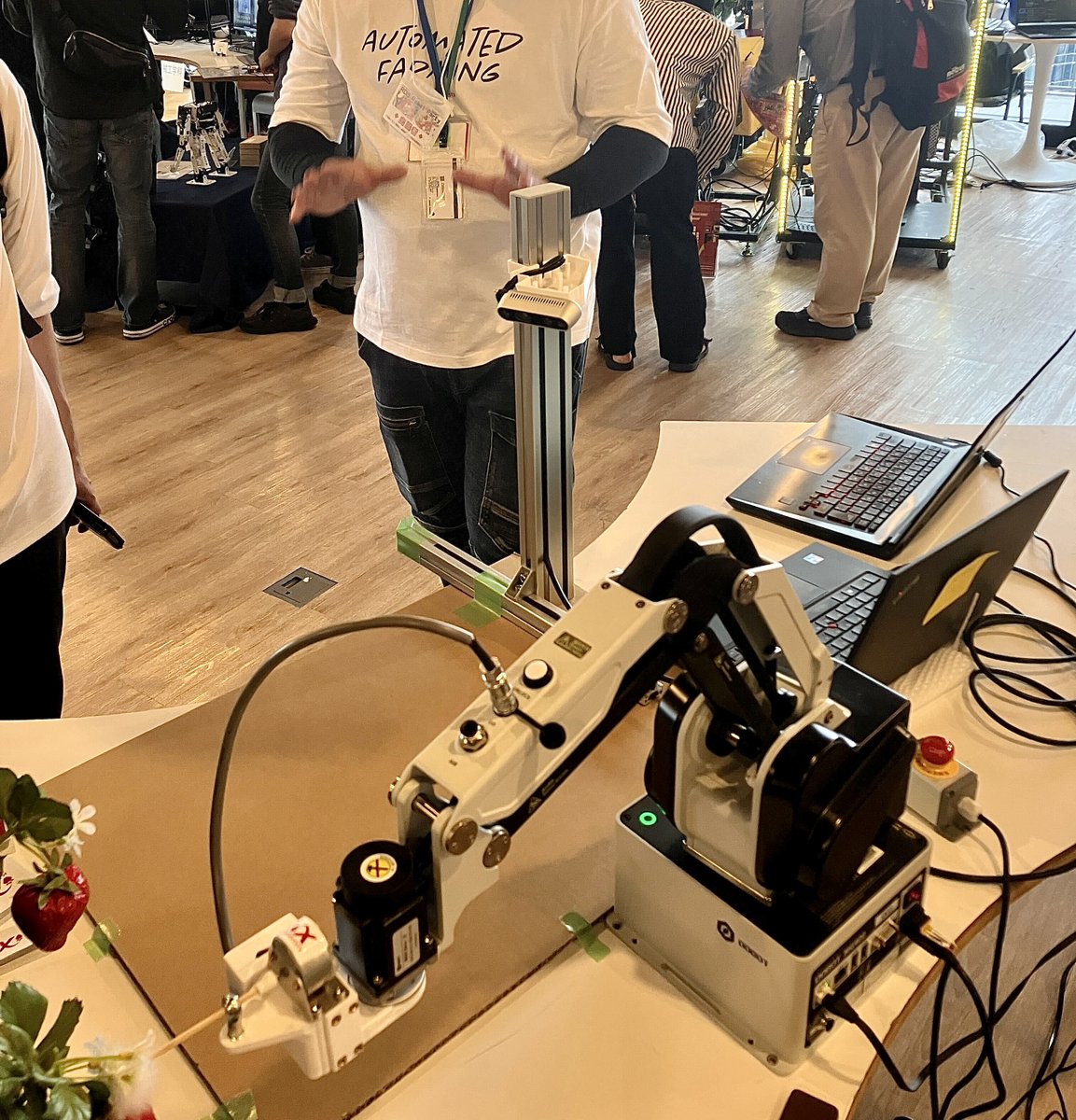 harvestxjp's tweet photo. 昨日は、ROS Robot Partyに受粉作業を行うユニットを出展してきました。  多くの方にHarvestXのロボットと活動を知ってもらうことができました！

#ROSRobotParty #rosjp #Rose 
https://t.co/3fCjEh66Ls https://t.co/LUdCuMeAaj