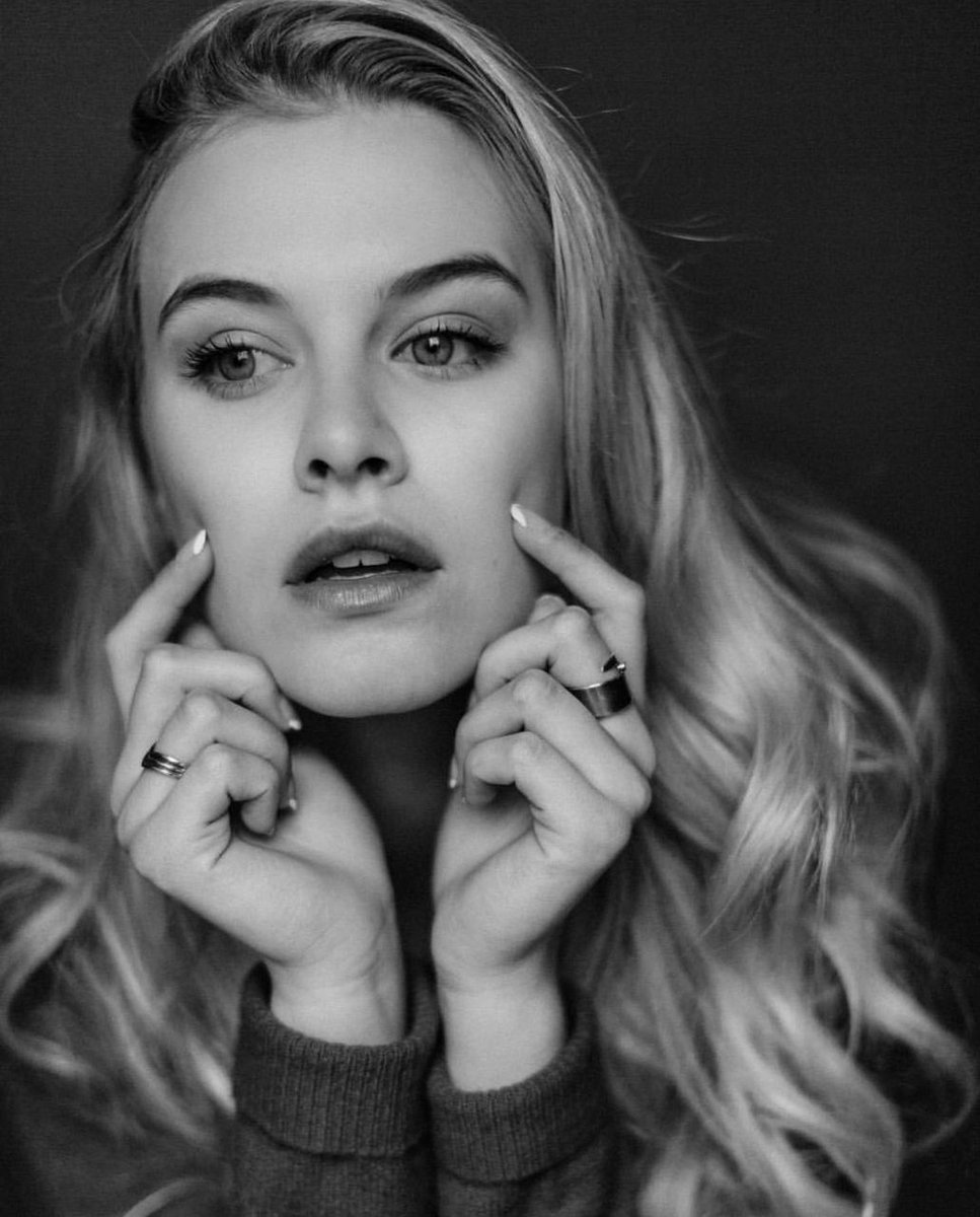 My cat vomited all over my bed and down the wall beside the bed and it's so hard to clean up omg.  #stepmom #plussize