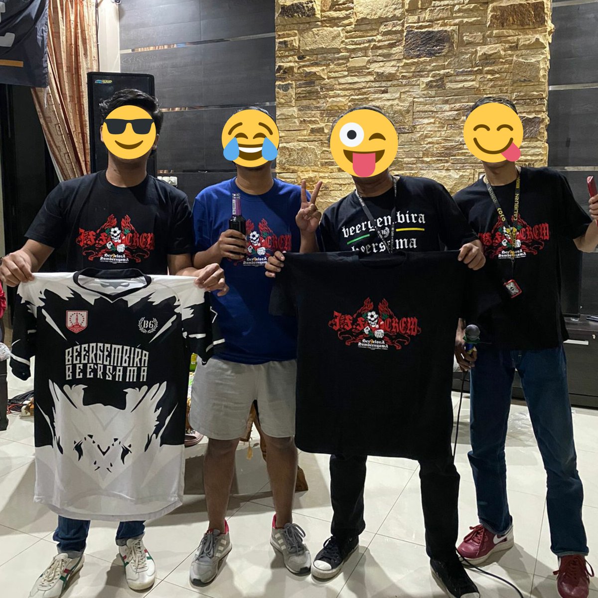 JFFcrew1923's tweet photo. 9 Year Anniversary #JFFcrew 🍻
#ber9elorasambernyawa https://t.co/UxyAyNwiR7