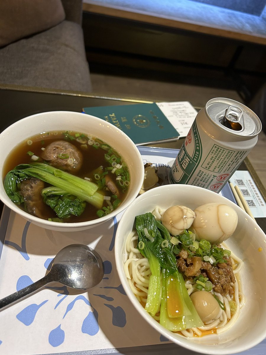 AlexChiou23's tweet photo. 回台3個星期，毛都沒看到，只好離開台灣這個沙漠😭

#台灣急不到
#越南急 https://t.co/drqGpkLxU9