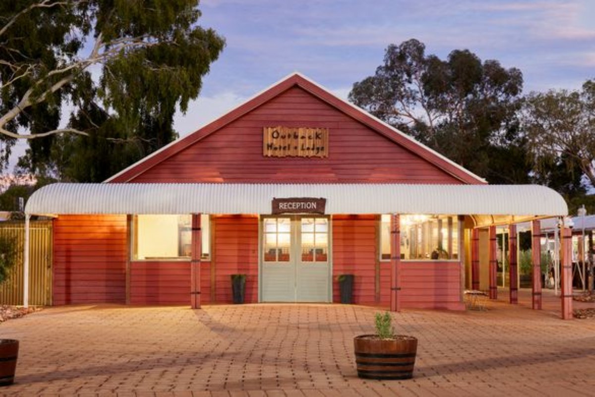 Outback #Hotel and #Lodge re-opens at Ayers Rock Resort Outback Hotel and Lodge re-opens at Ayers Rock Resort

Voyages Indigenous #Tourism Australia has re-opened the Outback Hotel and Lodge at Ayers Rock Resort following a bit.ly/41A6WXv #AyersRock