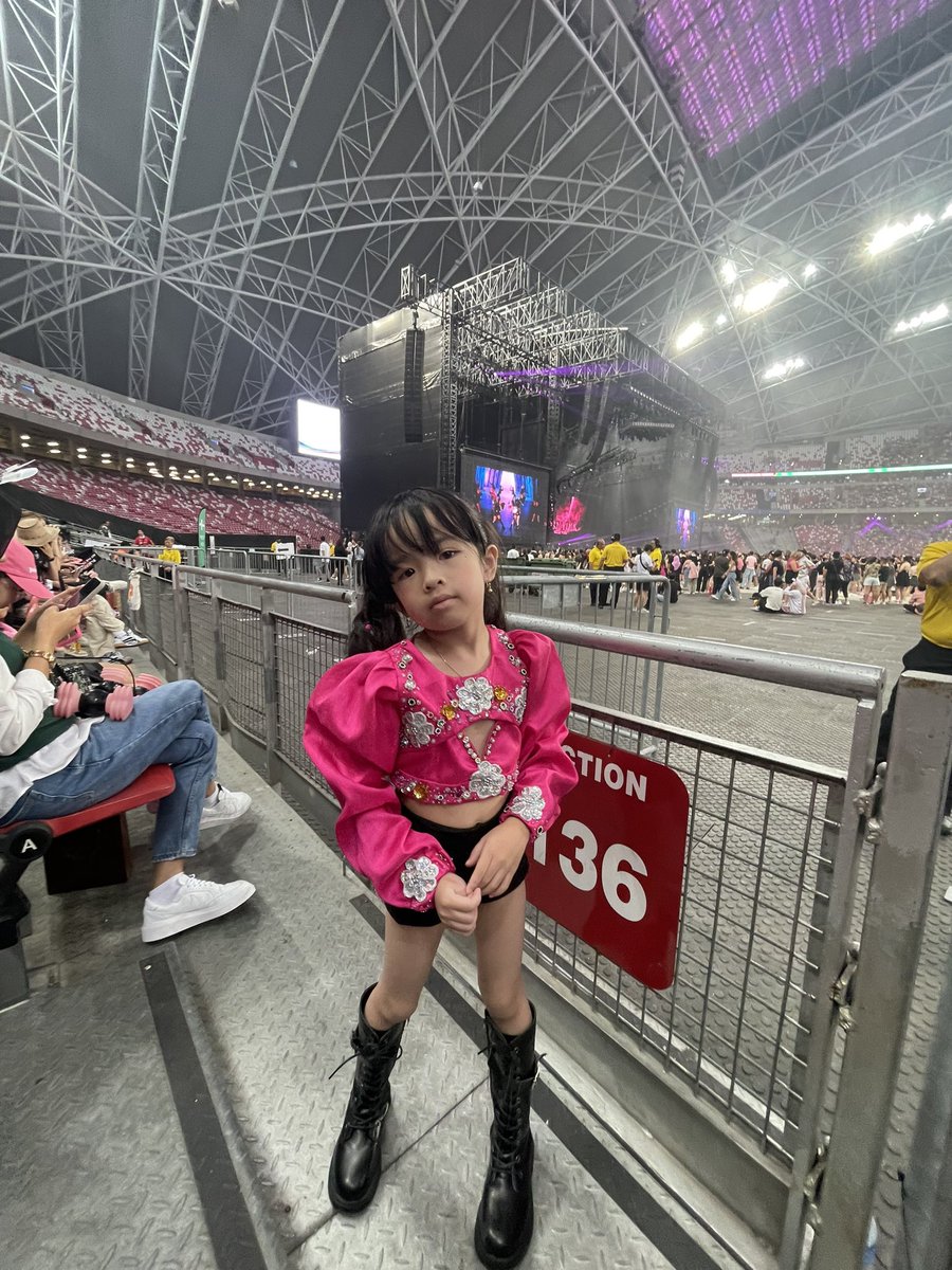remcy_makeup's tweet photo. BABY LISAAAA!!!💛

#BLACKPINK #BORNPINKinSingapore
#BORNPINKinSG #BLACKPINKinSG
#BLACKPINK_WORLDTOUR @BLACKPINK  #LISA #LALISA #LISAMANOBAN https://t.co/KqVsXykZgr