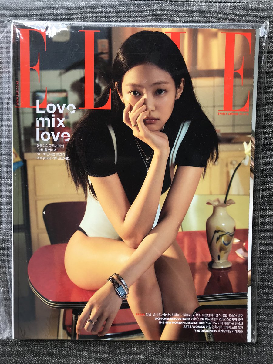 town_k2ph's tweet photo. PAYDAY SALE❕ #K2PH_ONHAND

ELLE 2022 MAGAZINE: JENNIE COVER ✨

Php. 500 ea + LSF
(1 pc available)

- ON HAND
- Sale Until 05/30/23
DOP: PAYO until 3 days reservation

Reply “Mine” or DM us to order~ 🛒 https://t.co/cg8NvVSCS9