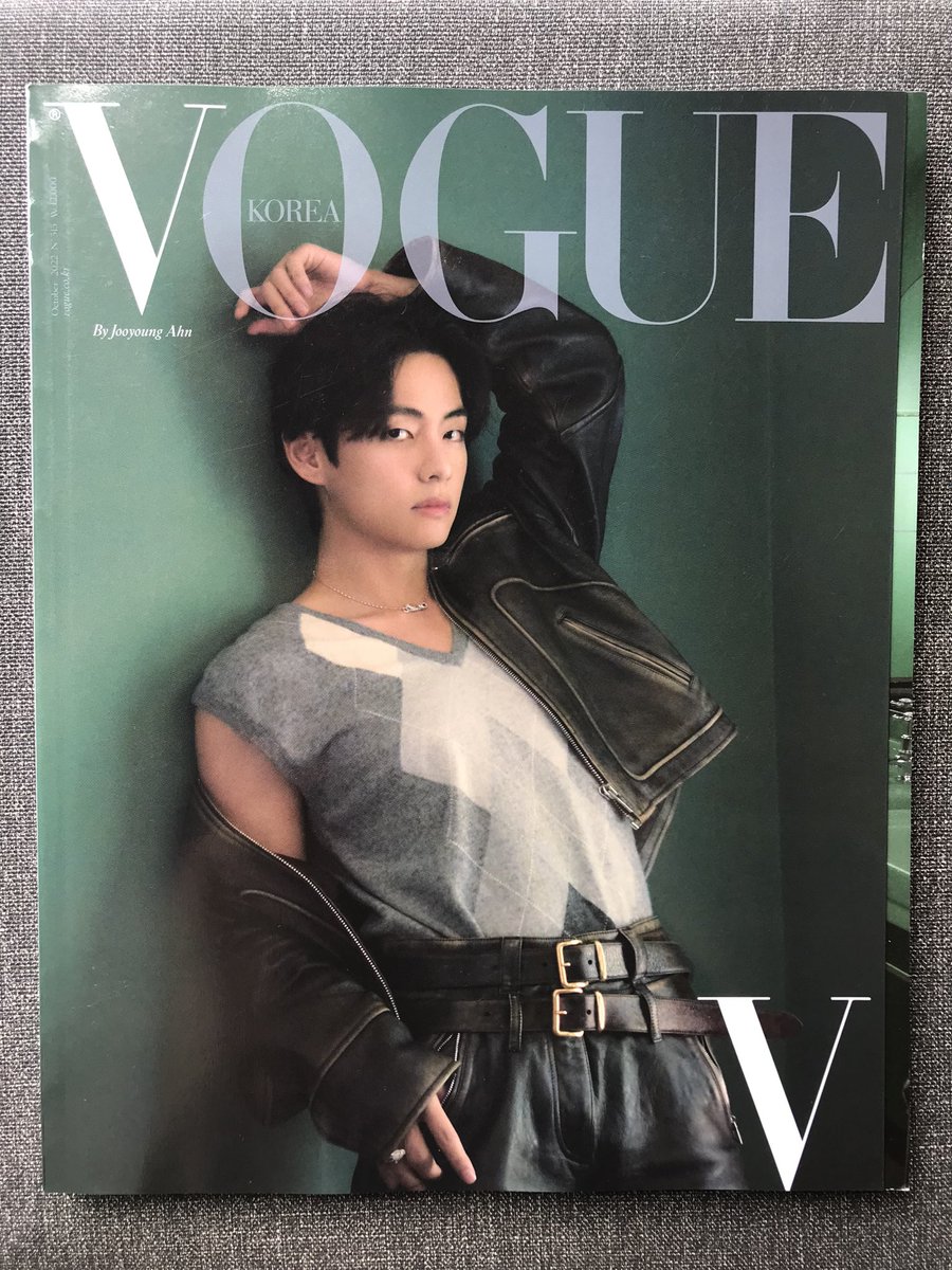 town_k2ph's tweet photo. PAYDAY SALE❕ #K2PH_ONHAND

VOGUE KOREA BTS V COVER 💜

Php. 600 ea + LSF
(can choose cover)

- ON HAND
- Sale Until 05/30/23
DOP: PAYO until 3 days reservation

Reply “Mine” or DM us to order~ 🛒 https://t.co/C1yB1lwhvc