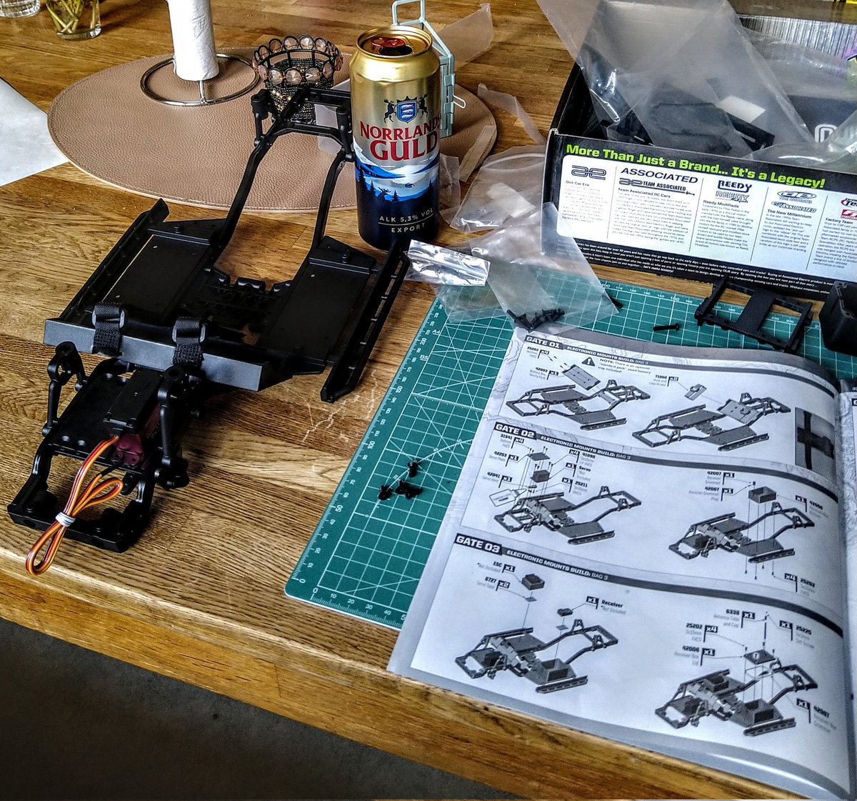 Weekend was a joy, started the assembly of Enduro Builders Kit 2 with proper beer 😅

#endurorc #rc #rchobby #hobby #builderskit2 #beer #norrlandsguld