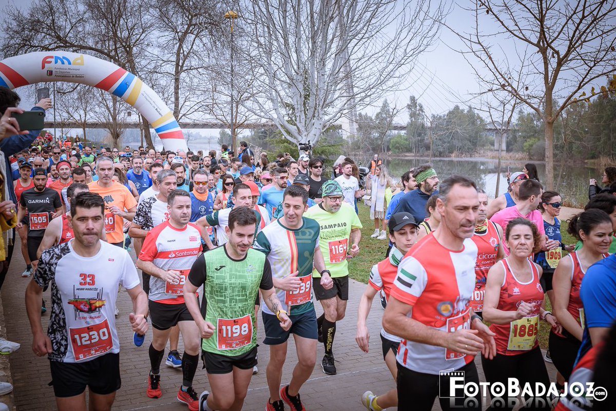 ClubMaratonBdz's tweet photo. En la #MaratonBadajoz, no somos sólo corredores, somos el latido que impulsa cada kilómetro. nuestra voz debe resonar en las salas de decisiones. Merecemos un papel decisivo en la organización. Juntos, llevaremos la maratón a nuevas alturas. 🏃‍♀️🔊🏁 https://t.co/MiNnyFSw0u https://t.co/Xys3YUzNRw