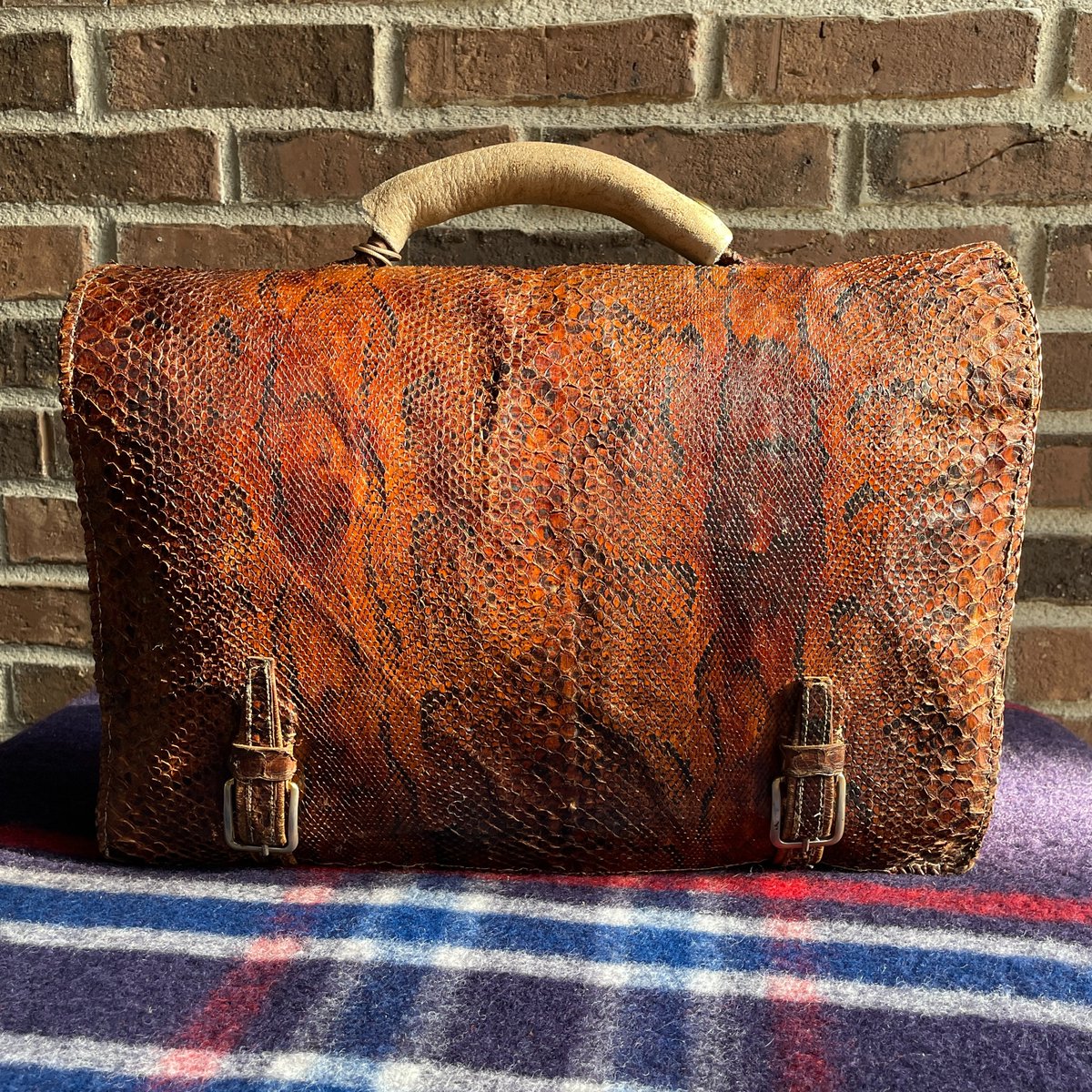 Real_Reederang's tweet photo. HANDMADE VINTAGE 1970s PYTHON SNAKE SKIN LEATHER MACBOOK BRIEFCASE BAG

https://t.co/K7B2E68Xjm

#Reederang #Vintage #1970s #Python #Briefcase #LaptopCase #Beautiful  #VintageBriefcase #VintageBackpack #MacBook  #python  #DistressedLeather  #Handmade  #artisanmade #madeinusa https://t.co/wHn3dplyhX