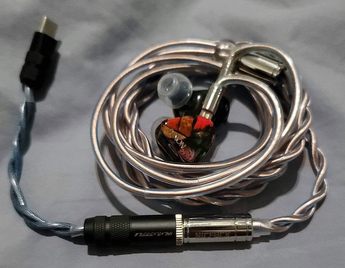 s2kphile's tweet image. Analog kind of night with #PenonAudio Serial IEM, Totem Dongle &amp;amp; #NiceHcK 7N PDKing Palladium Plated OCC cable

@PenonAudio @hckexin