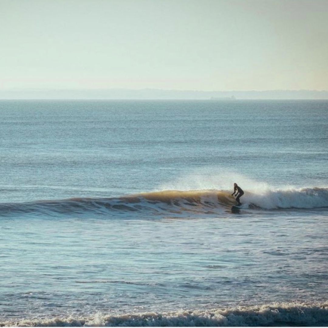 BillysonthBeach's tweet photo. Throwing it back to this sensational shot from @cas.shoots from December last year, taken right on our doorstep - we live in a sensational place don't we!
Have a great week 🤩
#photography #surfphotography #localphotographer #wavesfordays #surfdays #TheWitterings https://t.co/IKx1ZQy7fX