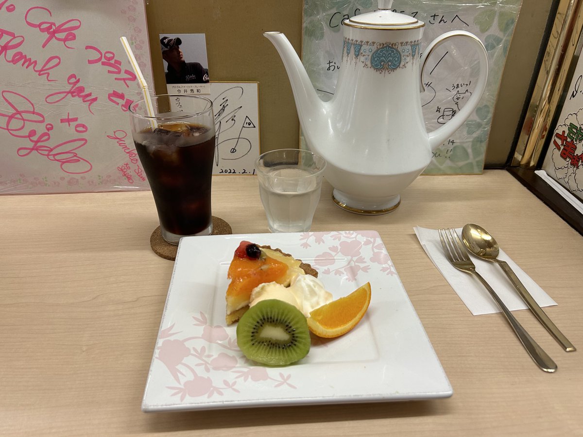 sunada_takeshi's tweet photo. 昨日は金沢区生誕75周年イベントの金沢区の日が開催されました。Cafe′プラスさんの前に金沢区キャラクター『ぼたんちゃん』登場。
Cafe′プラスさんでは誕生日ケーキセットをいただきました。 https://t.co/1EDlcy8waH
