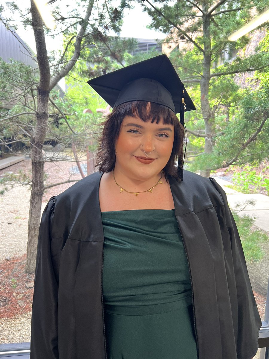 luverspit's tweet image. got my first degree or whateva 🎓