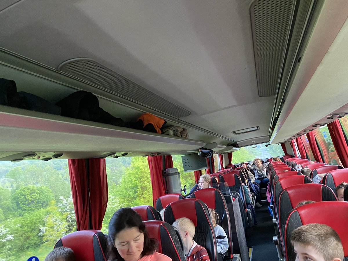 Top départ pour notre classe découverte dans les Vosges avec les CE1-CM1 et CE2-CM2.