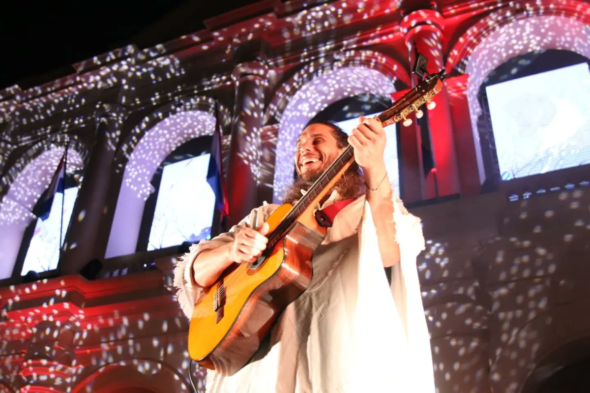AsuncionMuni's tweet photo. Con la presentación de Nestor Ló y @caminantespy,
cerramos el Festival Cabildo con un show de fuegos artificiales 🎇🎆
¡Gracias por ser parte de estos festejos!
#FiestasPatrias
#212Py🇵🇾 https://t.co/pqLN19bm6u