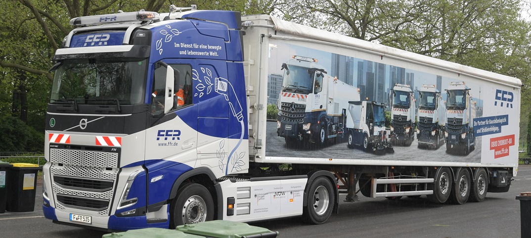 FES und FFR übernehmen auf einen Schlag zehn E-Lkw in ihren Fuhrpark.

Deutschlands größte Flotte von E-Müllfahrzeugen fährt ab sofort in Frankfurt. #Abfallsammlung #DaimlerTruck #ELkw #EMüllfahrzeuge #Elektromobilität #FES #Frankfurt #Verkehrswende

recyclingportal.eu/Archive/79331