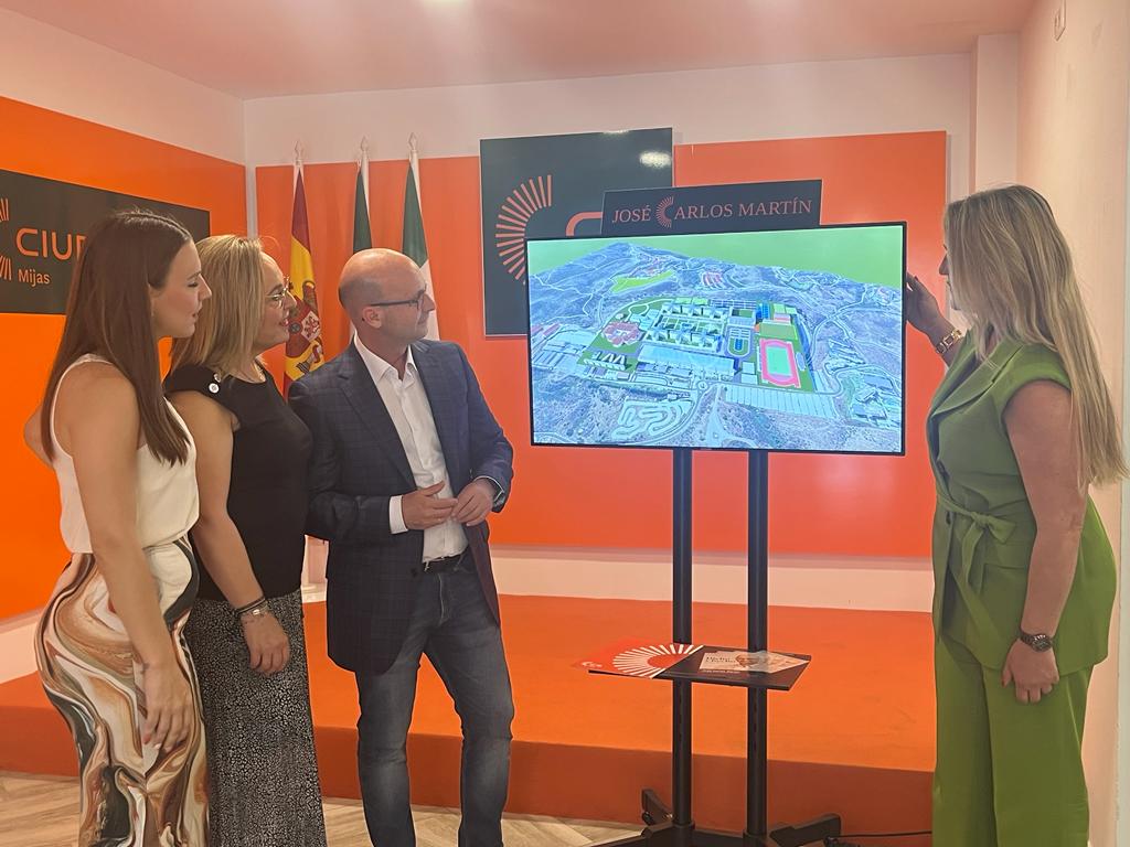 MijasCiudadanos's tweet photo. 🍊CS tenemos las mejores propuestas, como es la creación de un campus universitario en la parcela del hipódromo. @JCMartinTorres: “El proyecto suma un nuevo atractivo a nuestra ciudad, porque genera empleos, además de ampliar la oferta formativa y académica de calidad”. https://t.co/ojQiFijBlC