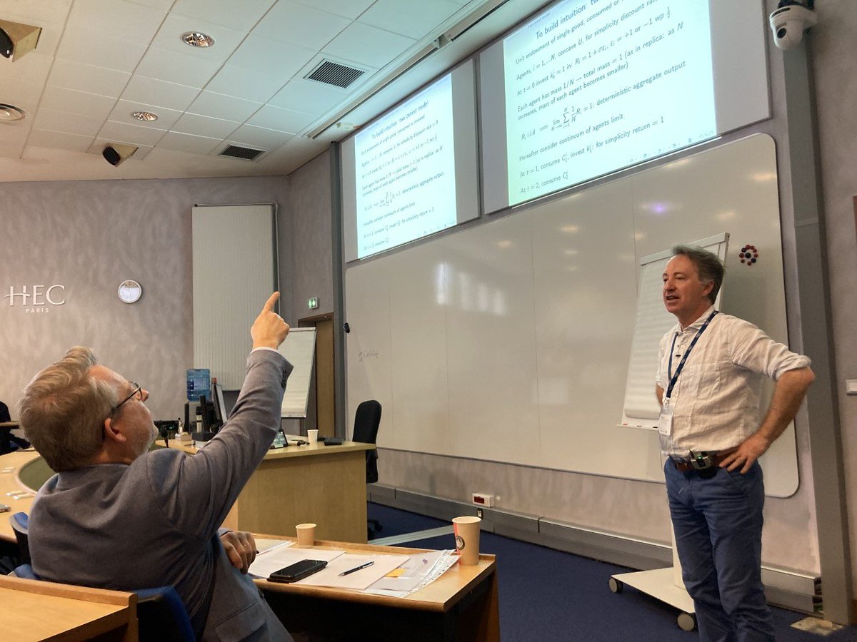 HECKnowledge's tweet photo. #FutFinInfo Conference organizer Thierry Foucault presents and challenges the first keynote, #HECprof Bruno Biais, on his presentation. 

Learn more in the programme:
https://t.co/fxrb9zFPtM

#AcademicConference https://t.co/Tj4VFQDzCw