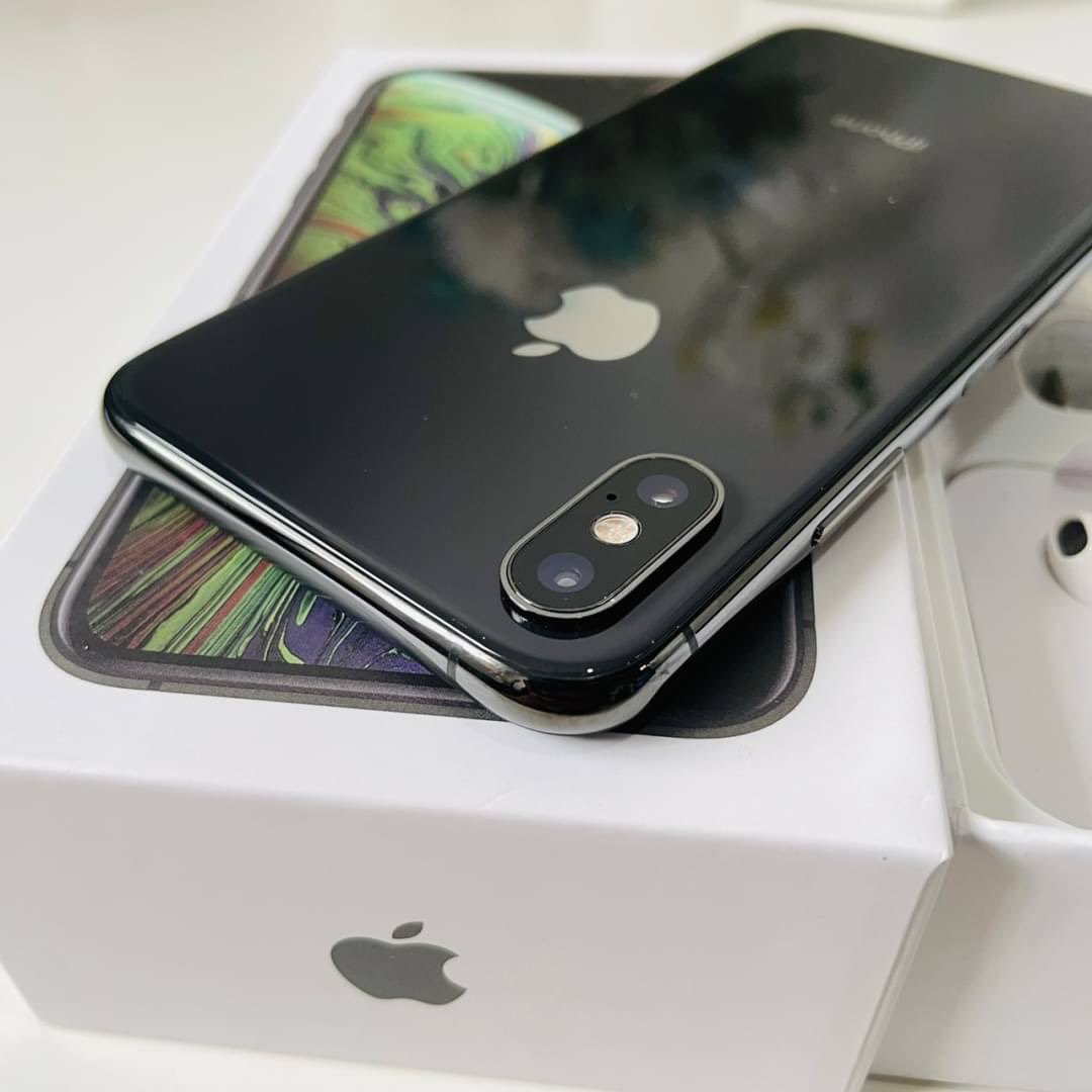 APPLEROSESTU's tweet photo. iPhone XS (64GB) มือสอง แท้ศูนย์
‼️ ราคา 10,400฿ จัดส่งฟรี ‼️

📌 อุปกรณ์ ชุดชาร์จ หูฟัง 

— เครื่องสภาพดี98% ใช้งานปกติทุกอย่าง รีเซ็ตได้ ไม่ติด iCloud ค่ะ 

📍นัดรับ “อิมพีเรียล ลาดพร้าว” มีค่ามัดจำ 200฿ 

#iPhoneXSมือสอง #ไอโฟนXS #ไอโฟนมือสอง #iPhoneมือสอง #ส่งต่อiPhone https://t.co/MyIE4Ulw5f