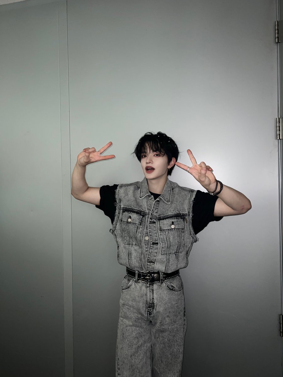 BAE173_member's tweet photo. [#빛]

오늘은 성년의 날😊
이제 진정한 어른인 건가..🥲

#BAE173 #비에이이173
#BIT https://t.co/pPTtxyyLO7