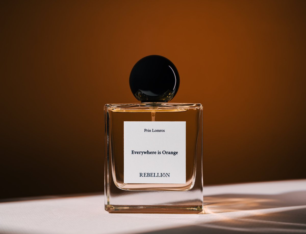 กลิ่นความเจริญของแท้
จัดไปสิบสเปรย์ อิ่มส้มกันไปข้าง
ปล.ตัวนี้เป็นของแบรนด์ร้าน ได้นักปรุงตัวตึงปรุงให้ แล้วเพิ่งวางขายเมื่อสัปดาห์ก่อนเอง 5555