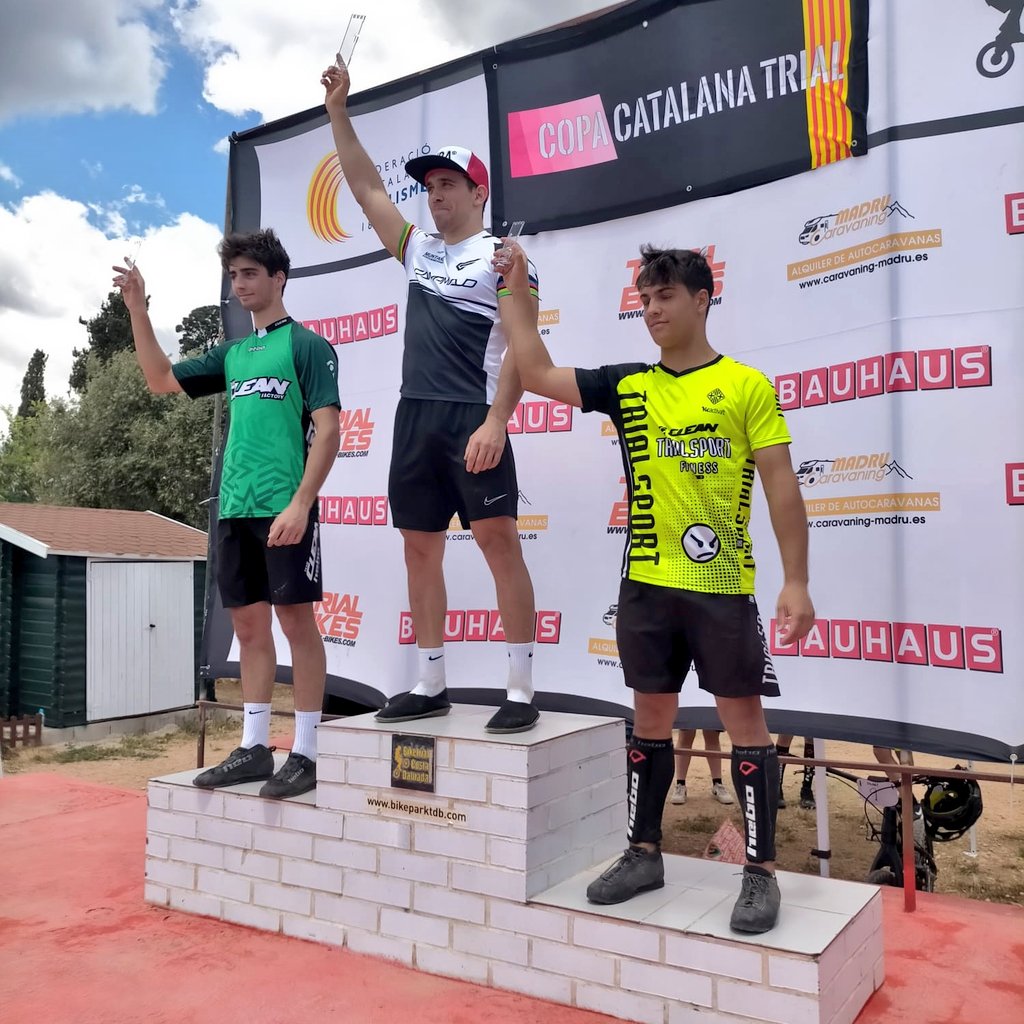 CopaCatTrial's tweet photo. Sergi Llongueras i Alba Riera s'imposen 🏆 a la Copa Catalana de Trial disputada a #Torredembarra

1️⃣ Sergi Llongueras
2️⃣ Nil Benítez
3️⃣ Martí Riera

1️⃣ Alba Riera
2️⃣ Andrea Perez
3️⃣ Paula Cuesta

#CopaCatTrial https://t.co/O2jA9zCvHv