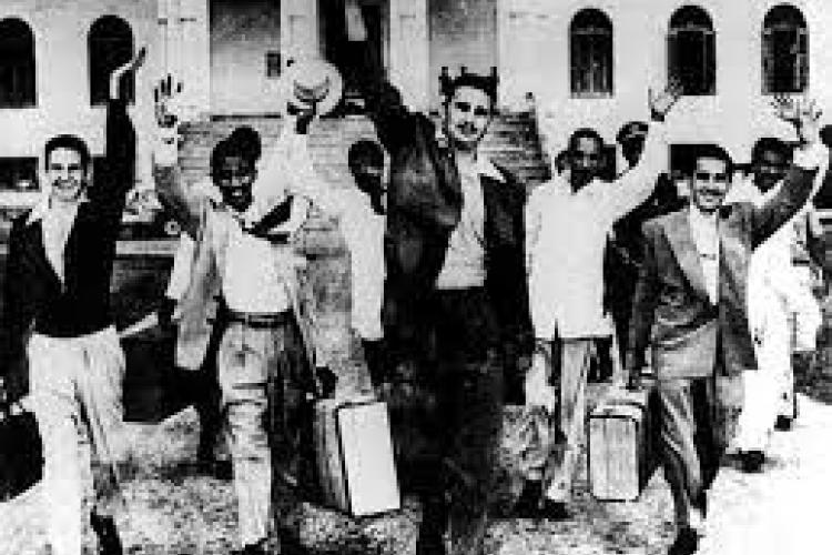 🇨🇺 #CubaViveEnSuHistoria En el año 1955: El joven abogado Fidel Castro y los moncadistas encarcelados en el Presidio Modelo de la Isla de Pinos son puestos en libertad, como resultado de una fuerte presión y campañas populares #SanctiSpíritusEnMarcha <a href="/DiazCanelB/">Miguel Díaz-Canel Bermúdez</a> <a href="/DrRobertoMOjeda/">Dr. Roberto Morales Ojeda</a>
