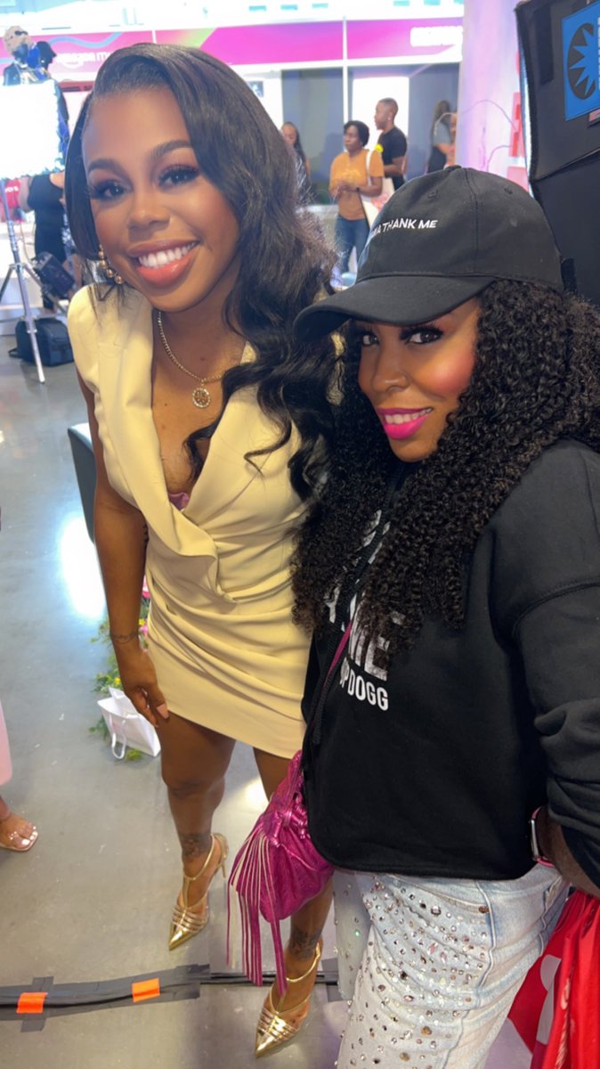 fabflyfancy's tweet photo. Fab Fly Fancy @ #soaw23 #StrengthOfAWomanFest https://t.co/PkD5N1gNYL