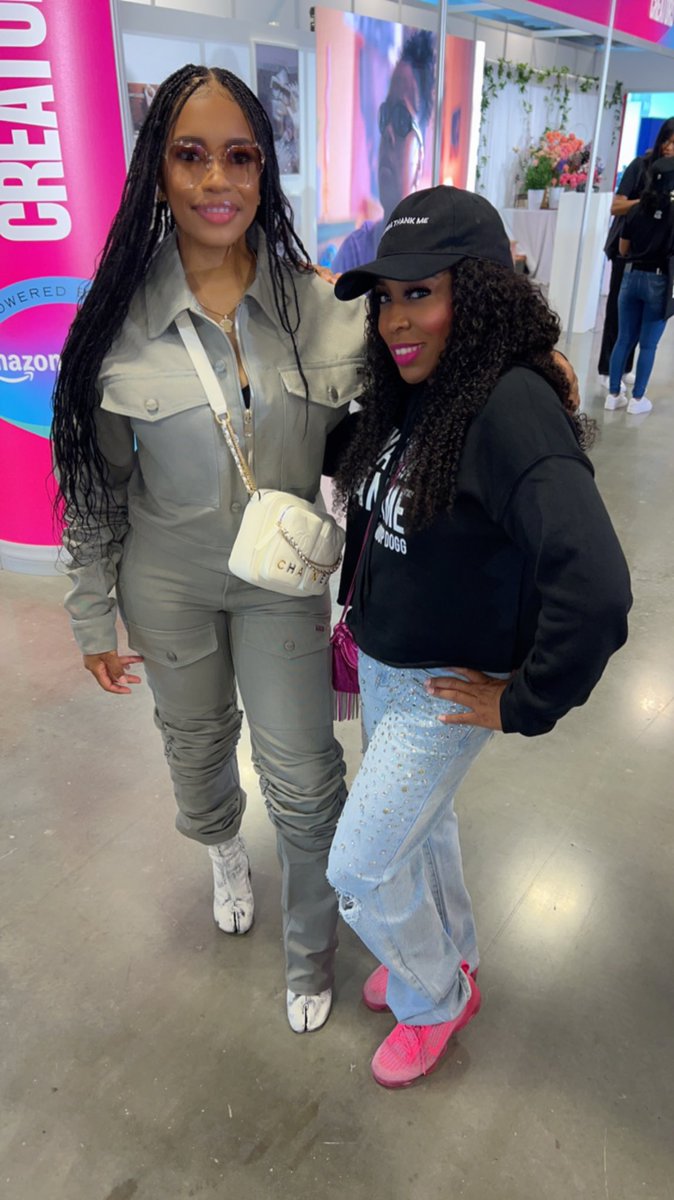 fabflyfancy's tweet photo. Fab Fly Fancy @ #soaw23 #StrengthOfAWomanFest https://t.co/PkD5N1gNYL