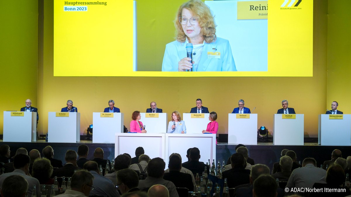 KuchemKonferenz's tweet image. Unter dem Motto "Die Zukunft gestalten. Jetzt." fand in Bonn die Hauptversammlung des ADAC statt. Unser Team durfte im Maritim Hotel Bonn die technische Planung und Umsetzung übernehmen.
#Kuchem #Veranstaltungstechnik #Eventtechnik #Medientechnik #Konferenztechnik #Videotechnik