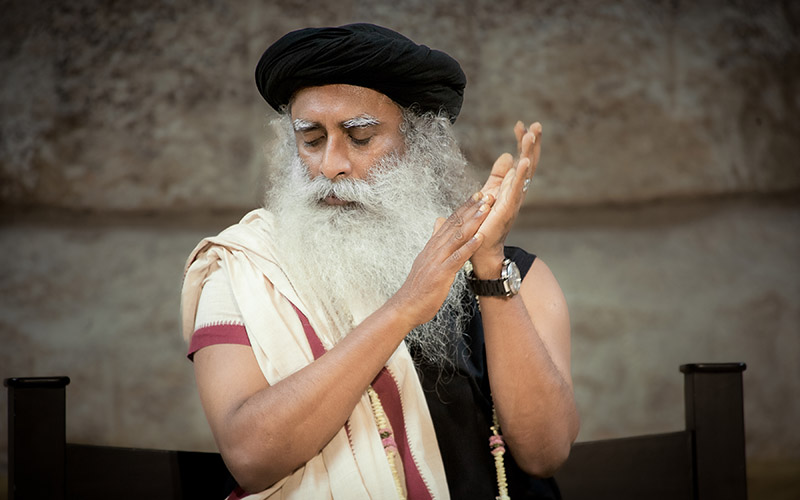 SadhguruJV's tweet image. You can either live just logically or Magically – the Choice is yours. #SadhguruQuotes