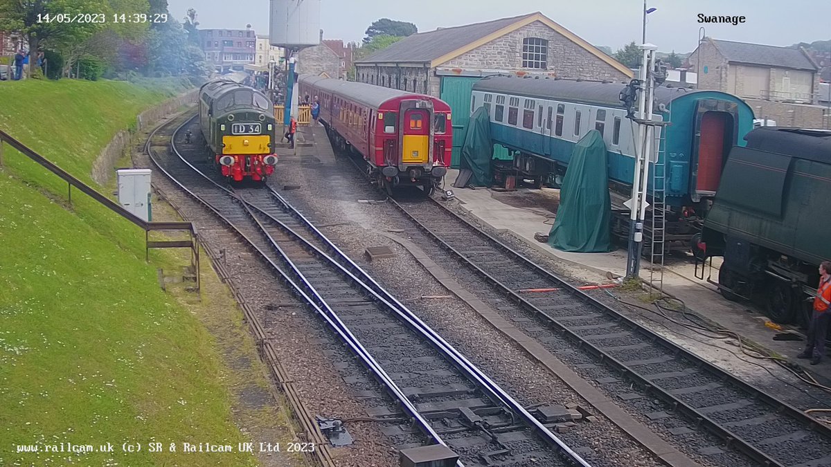 railcamlive's tweet image. @SwanRailway #Class14 #Class33 #Class40 #Class45 #Class47 #Class50 #Class73 #CorfeCastle #Swanage
(2/2)